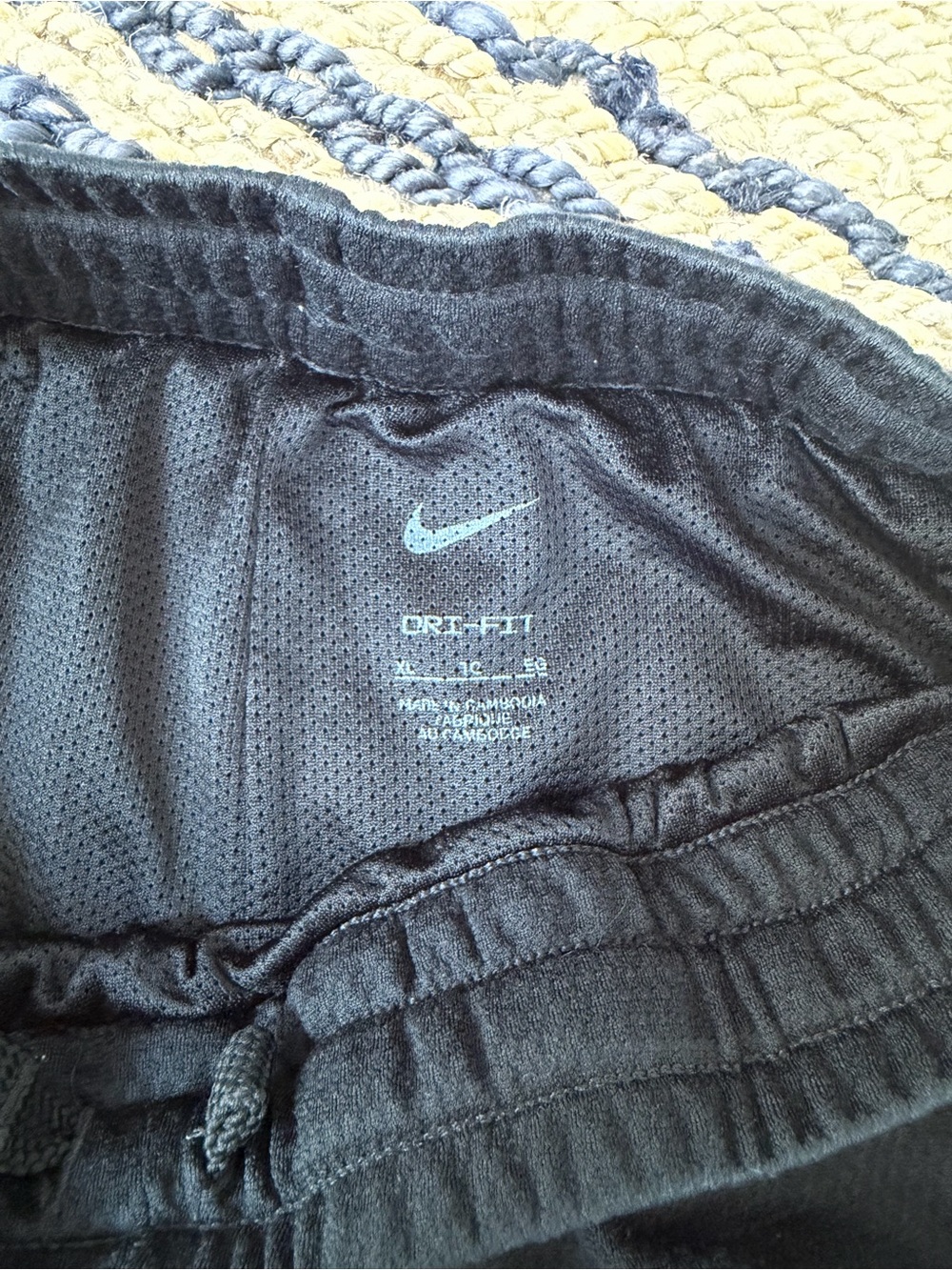 Nike Boys Black Basketball Shorts with Giannis Antetokounmpo Logo, Size XL - Picture 4 of 4